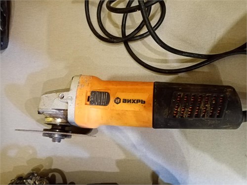 УГЛОШЛИФОВАЛЬНАЯ МАШИНА ВИХРЬ УШМ-125/800 890000672186