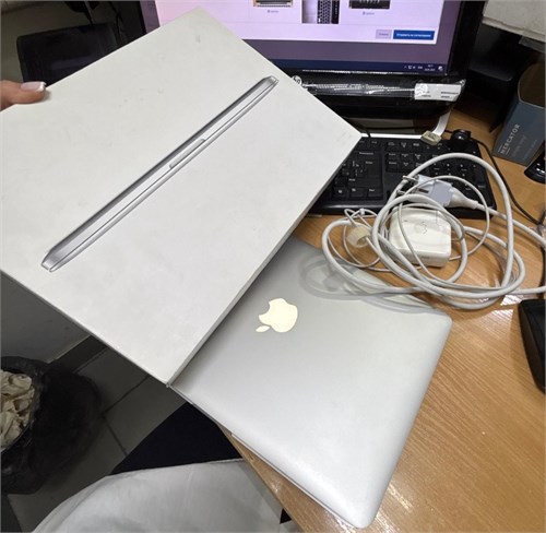 Ноутбук Apple MacBook Pro 13 (2015, Retina) 8/128 ГБ 890000570346