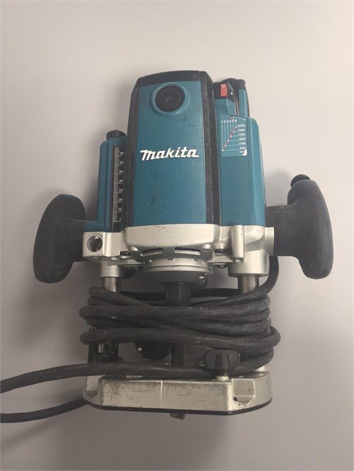 Фрезер makita rp2301fc 890000688546