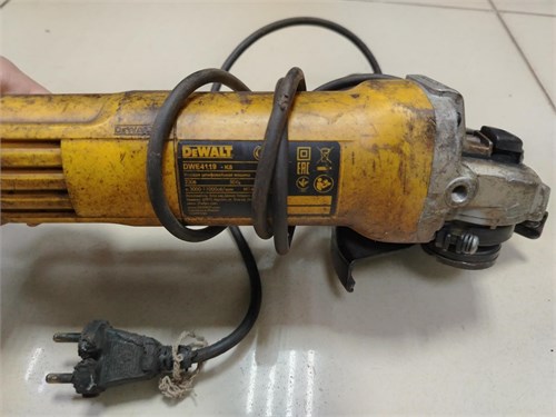 Угловая шлифмашина DEWALT DWE4119 890000652406