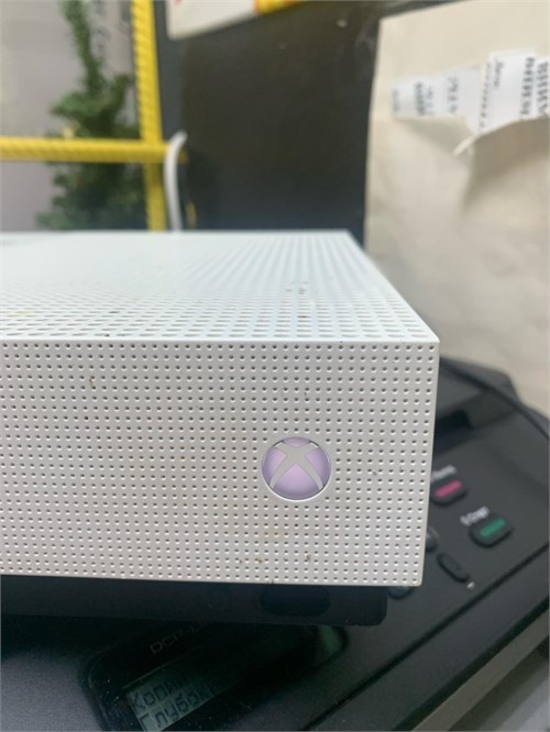 Игровая ПРИСТАВКА MICROSOFT XBOX ONE S 500GB 890000695570