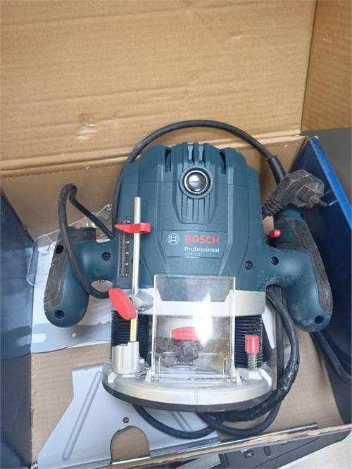 Фрезер BOSCH GOF 130 890000669768
