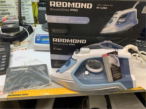 Утюг REDMOND RI-C284 890000696835