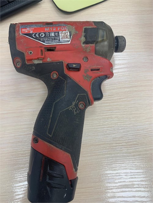 Гайковерт Milwaukee M12 FQID 890000733399