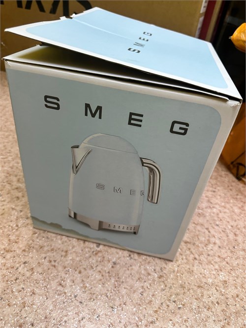 Электрический чайник SMEG KLF04 890000733636