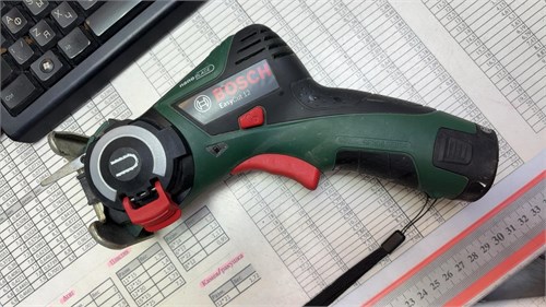 Аккумуляторная мини-цепная пила Bosch EasyCut 12 890000735682