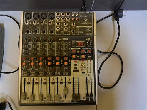 Микшерный пульт BEHRINGER XENYX X1204USB 890000742794