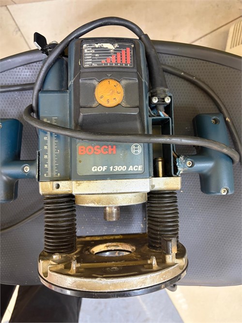 Фрезер Bosch GOF 1300 CE 890000733344