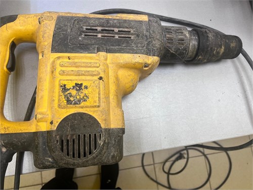 Перфоратор DeWALT D25501 890000750273