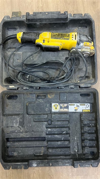Реноватор DeWalt DWE315-QS 890000749895
