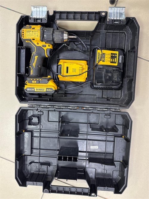 Дрель-шуруповерт аккумуляторная DeWALT DCD 708 890000710926