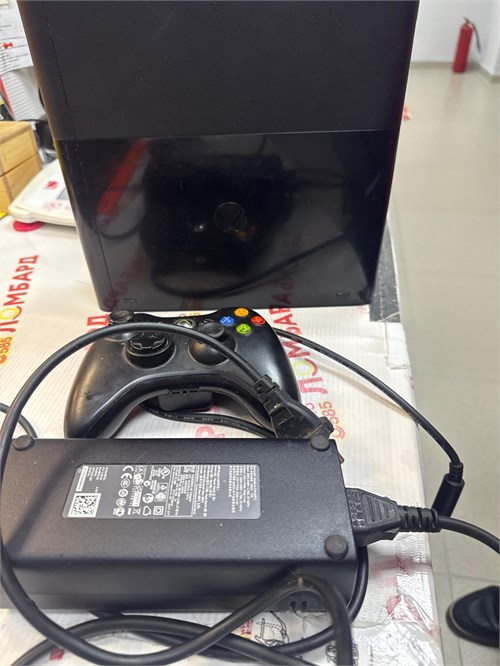 Приставка Xbox 360 E 890000762140