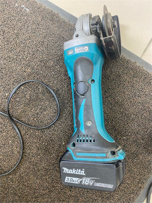 Makita BGA450 890000760921