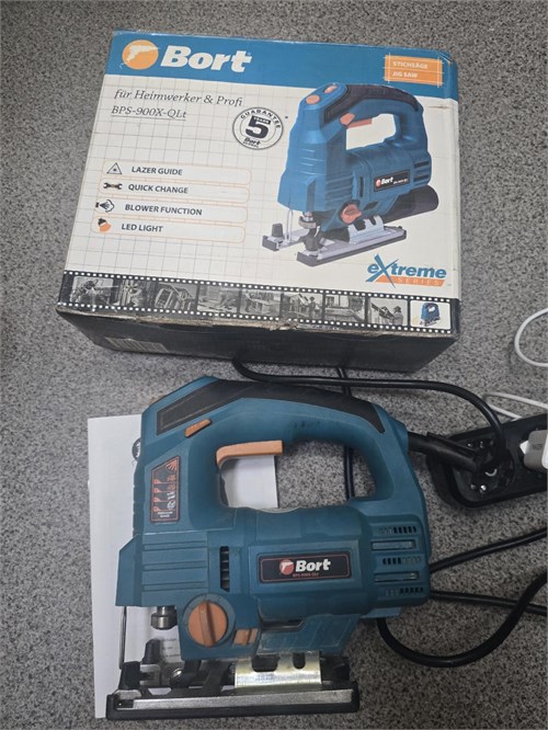 Лобзик Bort BPS-900X-QLT 890000759627