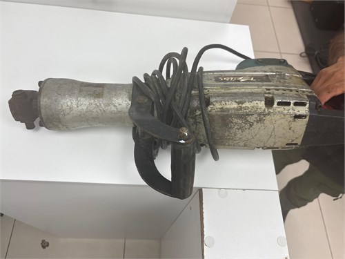 Отбойный молоток Makita HM 1304 890000770746
