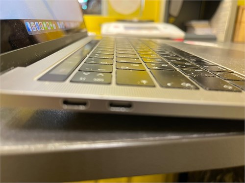 MacBook Pro 13-inch 2019 Two Thunderbolt 3 ports 8/256 890000772953