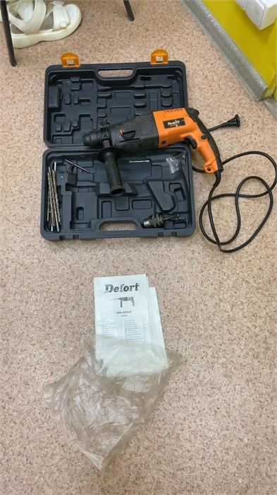 Перфоратор DEFORT DRH-620N-K 890000769781