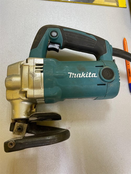 Листовые ножницы Makita JS3201J 890000385911 - фото 686344