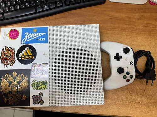 Игровая приставка Microsoft Xbox One S 1 TB 890000507656 - фото 743777