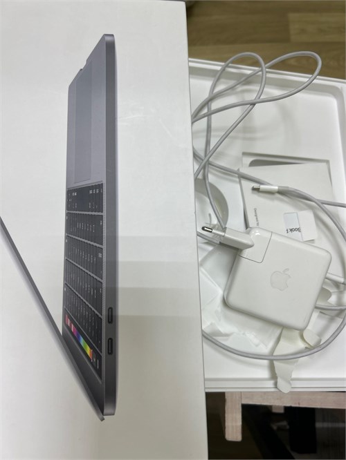 Ноутбук Apple MacBook Pro (13-inch, 2019, Two Thunderbolt 3 ports) 890000516679 - фото 761426