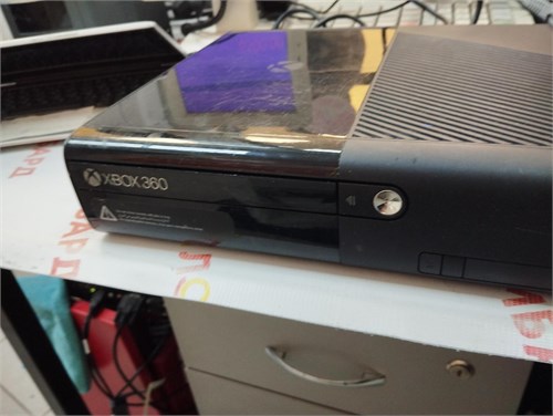 Игровая приставка Microsoft Xbox 360 E 890000561288 - фото 842865