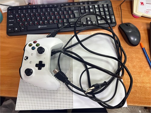 Игровая приставка Microsoft XBOX One S (1681) 890000630545 - фото 937131