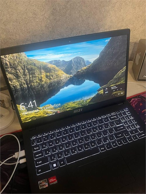 Ноутбук MSI Modern 15 B5M-001XRU 5 5625U 890000648454