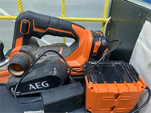 Бесщеточный аккумуляторный рубанок AEG BHO18BL 890000653202