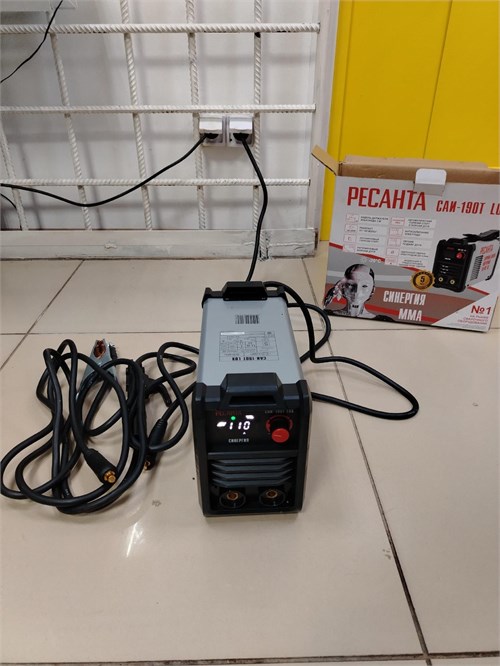 Сварочный аппарат инверторный Ресанта САИ-190Т LUX 890000658212
