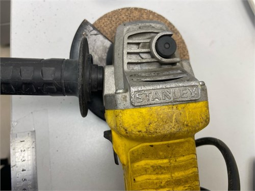 УШМ STANLEY STGS9125 890000657799