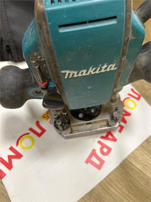 ФРЕЗЕР MAKITA RP0900 890000661443