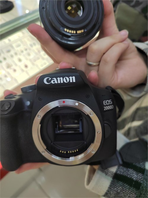 Зеркальный фотоаппарат Canon EOS 2000D Kit 18-55mm 890000666260