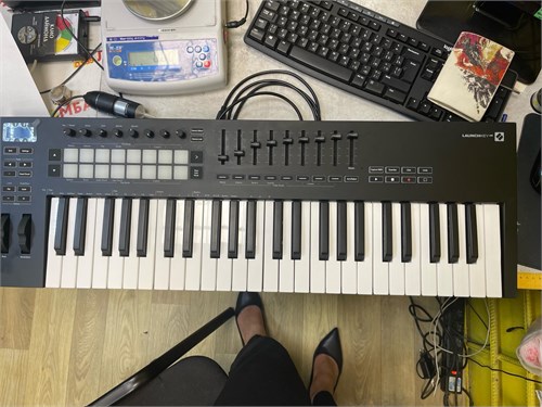 MIDI клавиатура Launchkey 49 MK4 890000671925