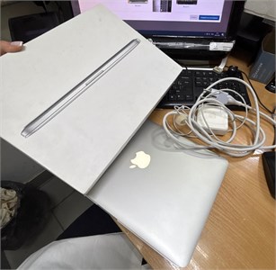 Ноутбук Apple MacBook Pro 13 (2015, Retina) 8/128 ГБ 890000570346