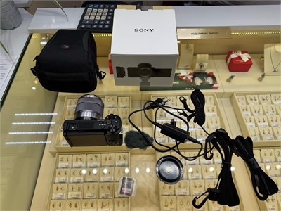 Беззеркальный фотоаппарат Sony Alpha ZV-E10 890000684105