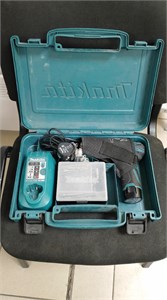 Аккумуляторная дрель-шуруповерт Makita DF330D 890000666891