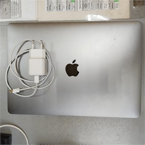 MacBook Pro i5 13-inch 2017 890000725130