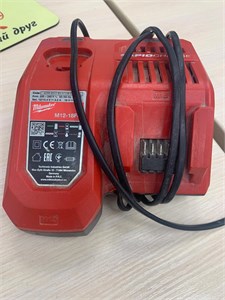 Зарядное устройство Milwaukee M12-18 FC. 890000733435