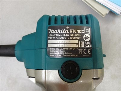 Фрезер Makita RT0702C 890000759047