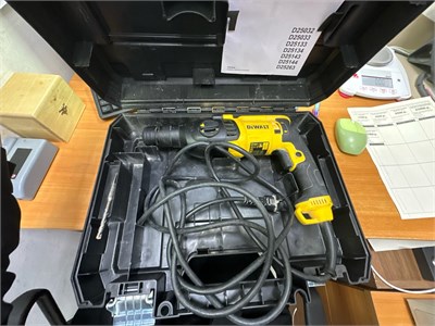 Перфоратор DEWALT D25133K , 800 Вт 890000475589