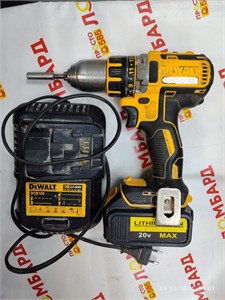 Аккумуляторная дрель-шуруповерт DeWalt DCD790M2 890000533195