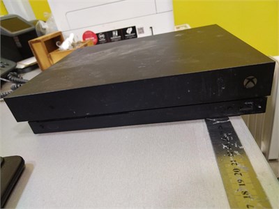 Игровая приставка Microsoft Xbox One X  Model 1787 890000544400