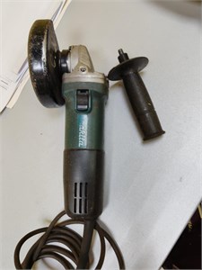 Угловая шлифовальная машина Makita 9558HNR 890000596295