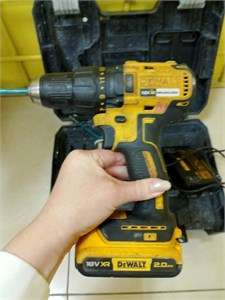 Аккумуляторная дрель-шуруповерт DeWALT DCD777 890000596636