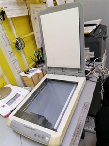 Сканер планшетный Epson Perfection 1270 (model J141B) 890000607638