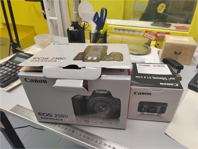 Зеркальный фотоаппарат Canon EOS 250D + 2 объектива 890000575446