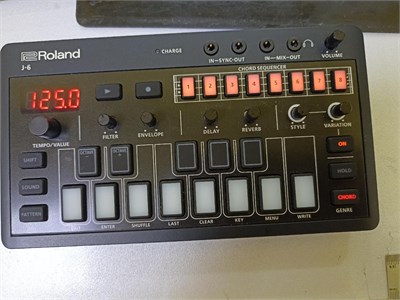 Цифровой синтезатор Roland J-6 890000594821