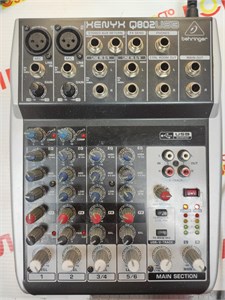 Микшерный пульт BEHRINGER Q802USB 890000633216