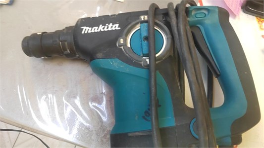 ПЕРФОРАТОР MAKITA HR2811FT 890000643158
