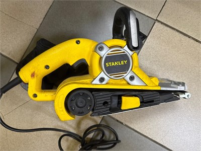 Ленточная шлифмашина Stanley STBS720 890000637082